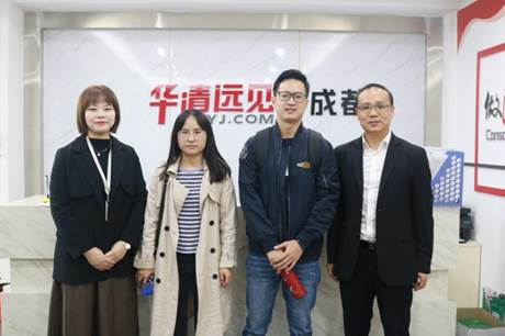 说明: C:UsersAdministratorDesktop19.4见习材料111英国BET体育365投注官网领导到访慰问学生 10.11IMG_0611.JPG